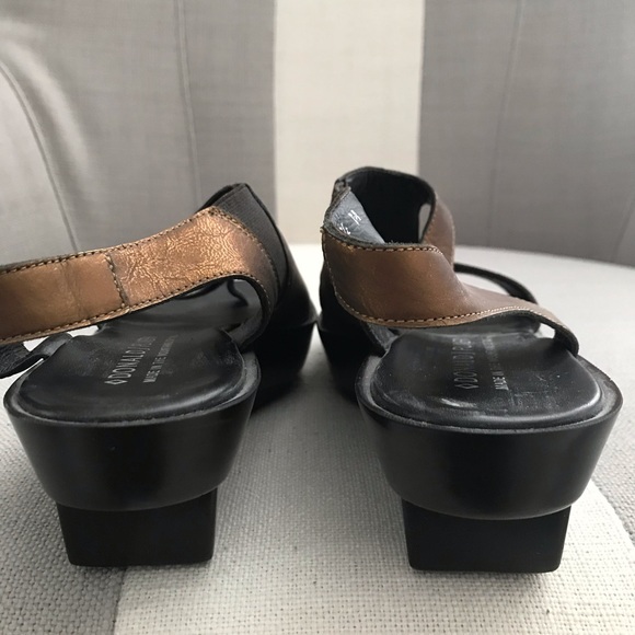 Donald J Pliner Size Bronze/Black Sandals - Picture 7 of 8